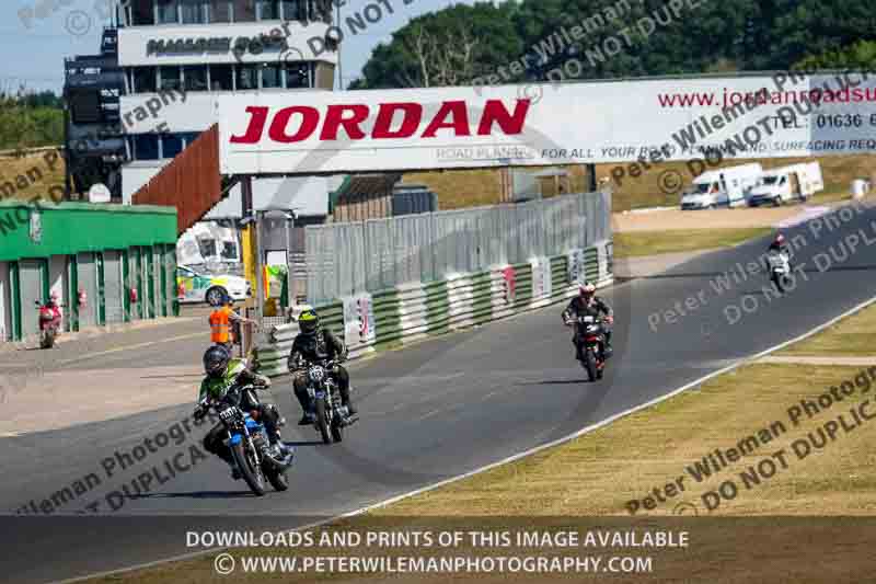 Vintage motorcycle club;eventdigitalimages;mallory park;mallory park trackday photographs;no limits trackdays;peter wileman photography;trackday digital images;trackday photos;vmcc festival 1000 bikes photographs
